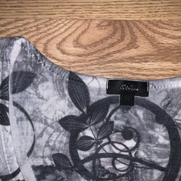 Like New Shirt Blouse Modern Casual Adult Size M - Picture 2 of 2